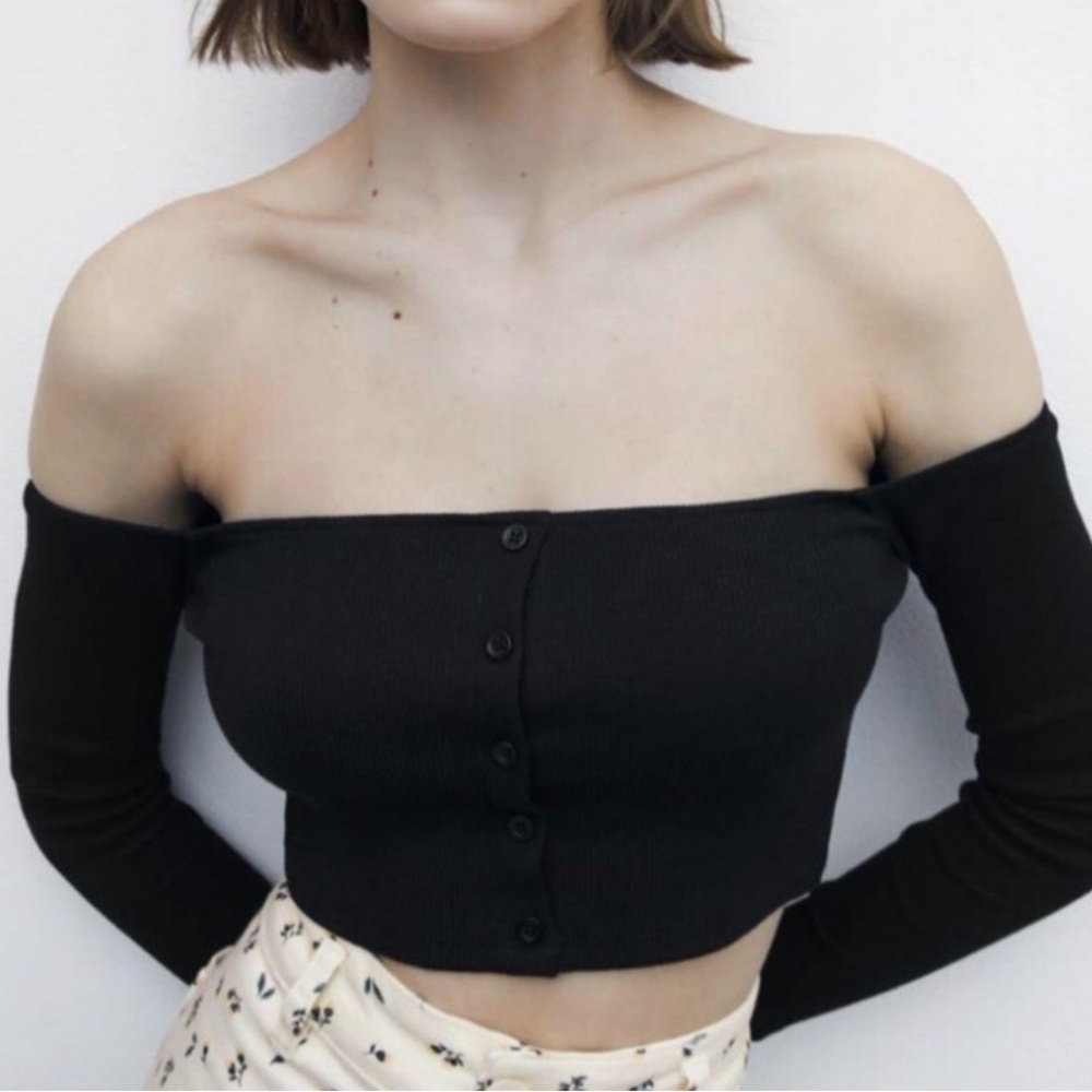 ZARA Black Off-Shoulder Crop Top bloggers favorite